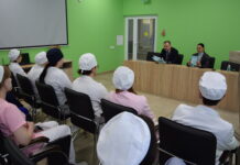 Будущие медики Борисова встретились с профсоюзным лидером