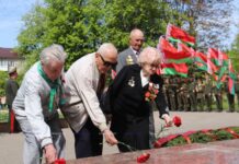 У Вечного огня. В преддверии Дня Победы борисовчане и гости города почтили память погибших в годы войны земляков