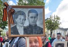 Борисовчанка Раиса Иванисова бережно хранит память о своих близких