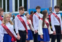 Николай Карпович – на празднике последнего звонка в средней школе №24 г. Борисова: «Большие возможности подразумевают и большую ответственность»