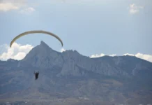 Парапланерист из Китая случайно установил мировой рекорд по полетам на параплане без кислорода