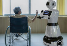 В Китае ухаживать за пожилыми людьми начнут роботы