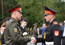 Монетки в воздух и прощальный вальс. Первый выпуск в Борисовском кадетском училище прошел с участием Александра Вольфовича