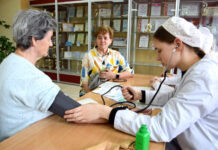 История медицины и забота о здоровье: посетители ТЦСОН Борисовского района встретились со студентами-медиками