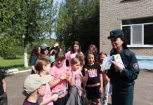 Веселые конкурсы и важные знания: МЧС учит детей безопасности летом