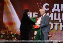 Борисовских медиков наградили за заслуги в сфере здравоохранения