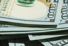 В Борисове мужчина сдавал валюту и выяснилось, что одна купюра фальшивая