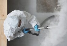 Жители дома №180 по ул. Н.-Неман просят помощи, так как в квартирах появились клопы. Разбирались в ситуации