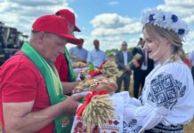 Праздник первого снопа на Борисовщине. Кто поднимал флаг жатвы и что пожелал аграриям председатель райисполкома
