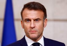 Франция теряет доверие граждан на фоне рекордного падения рейтингов власти