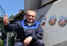 Сергей Макрицкий снова в лидерах: комбайнер первым намолотил две тысячи тонн зерна
