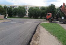 Лужи больше нет: на съезде с ул. Лопатина в Борисове заасфальтировали один из проблемных участков дороги