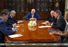 Лукашенко на встрече с представителем Президента США предложил обсудить вопрос волнующих Трампа «заложников»