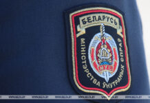 В столичном зоопарке несколько мужчин таскали животное за рога. Милиция проводит проверку