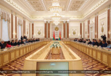 Президент Беларуси Александр Лукашенко проводит большую встречу, посвященную Дню народного единства