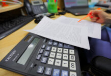 За три года недоплатил 380 тыс. рублей налогов: прокуратура Минского района поддержала гособвинение в суде