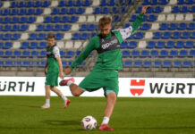 Главная футбольная команда страны — пока без очков