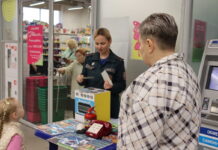 Уроки безопасности от МЧС: в Борисовском торговом центре научили, как действовать в ЧС