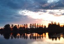 Когда день встречает ночь: закаты и огни города. Фоторепортаж