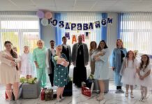 Два Тимура и Ярослав. В Борисовском роддоме поздравили мам малышей, появившихся на свет в День матери