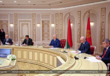 Президент Беларуси провел встречу с главой Республики Мордовия Российской Федерации