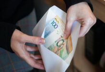 За 10 лет принял незаконные вознаграждения на 200 тыс. рублей, подстрекал к даче взяток: прокуратура города Минска направила уголовное дело в суд