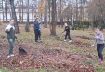 Вместе — на наведение порядка. Районный субботник собрал трудовые коллективы и жителей