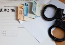 Получил взятку за обеспечение своевременного расчета по договору: прокуратура Шкловского района поддержала гособвинение