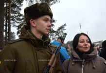 Мама Владислава Хмельницкого приехала поддержать сына в день принесения Военной присяги