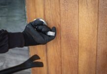 Задача для дачи. Как уберечь жилище от воров