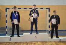 С медалями традиционного мемориала