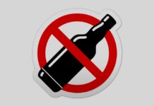 Чем чревато употребление суррогатов алкоголя, рассказывает врач-нарколог