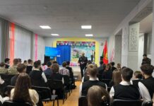 Диалог о службе, ответственности и выборе профессии: с лошницкими гимназистами встретились сотрудники Борисовского РУВД