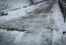 Спасатели предупредили о рисках для автомобилистов и пешеходов при гололедице