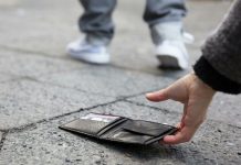 Борисовчанин украл деньги из найденного кошелька