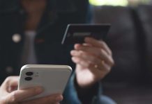 Борисовчанка хотела продать джинсы, но стала жертвой мошенников