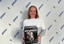 Первый победитель рекламной игры «Испытай удачу!» забрал свой приз в редакции