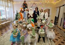 В Борисовском специализированном доме ребенка снова гости. Кто приехал к ребятам с подарками и поздравлениями