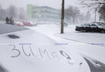 Что будет, если не чистить снег во дворе возле автомобиля? Рассказываем