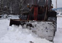 Не нанося вреда окружающей среде: куда и почему в Борисове вывозят снег с дорог