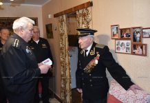 Двойной праздник: со столетним юбилеем и 23 февраля в Борисове поздравили летчика морской авиации в отставке