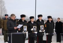 Борисовчане возложили цветы к памятнику героического танкового экипажа Павла Рака