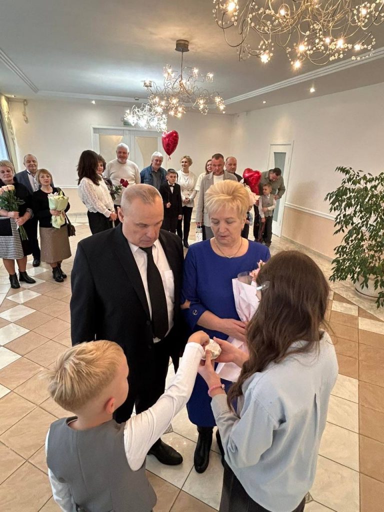 В Борисове семейная пара трогательно отметила 50 лет совместной жизни