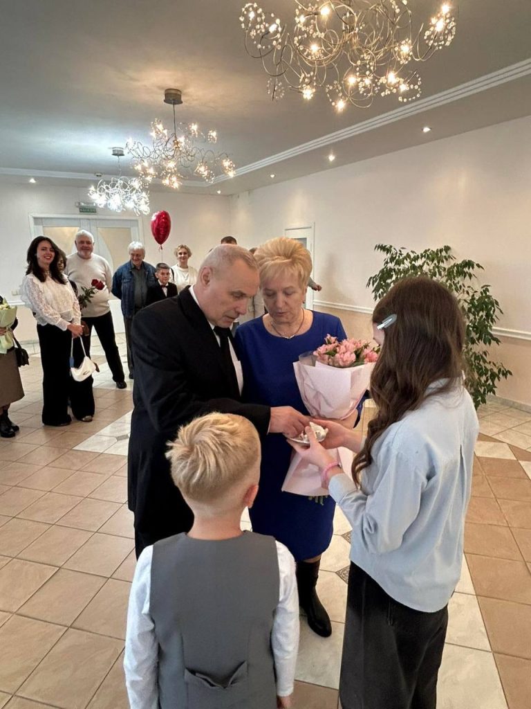 В Борисове семейная пара трогательно отметила 50 лет совместной жизни