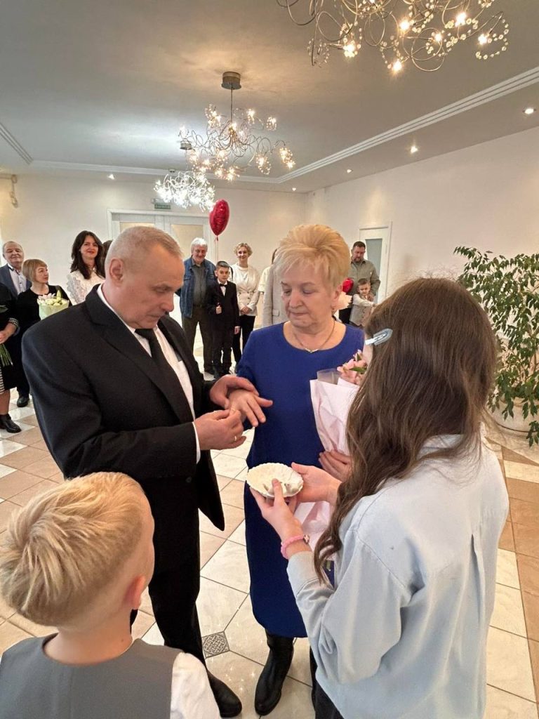 В Борисове семейная пара трогательно отметила 50 лет совместной жизни