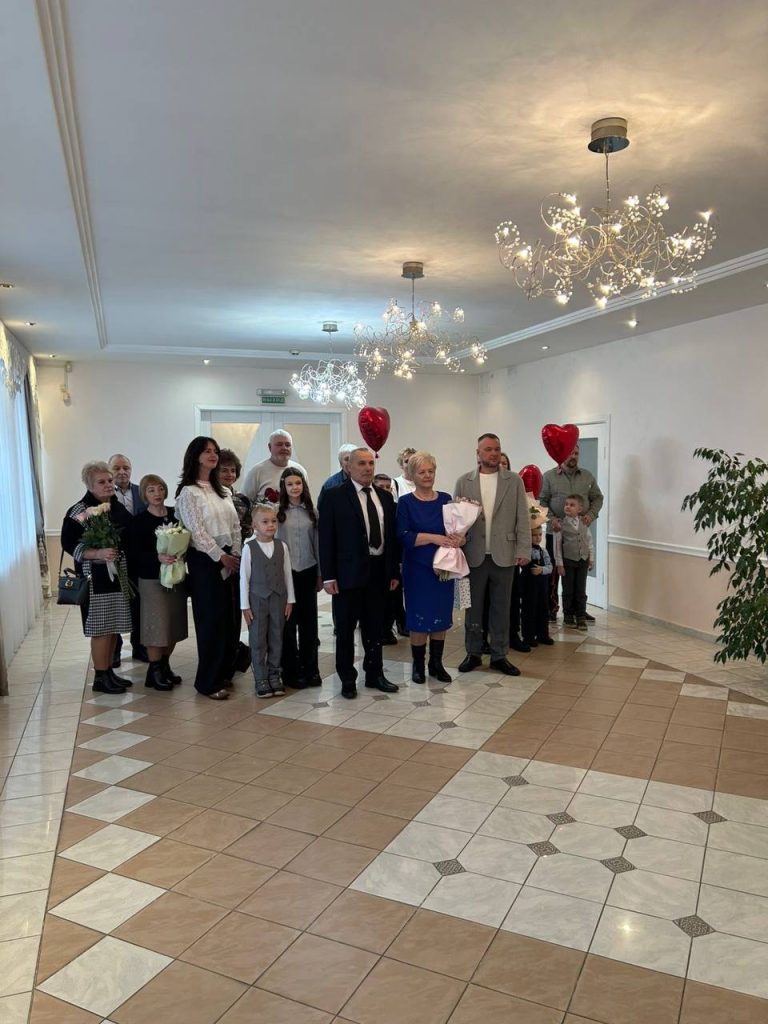 В Борисове семейная пара трогательно отметила 50 лет совместной жизни