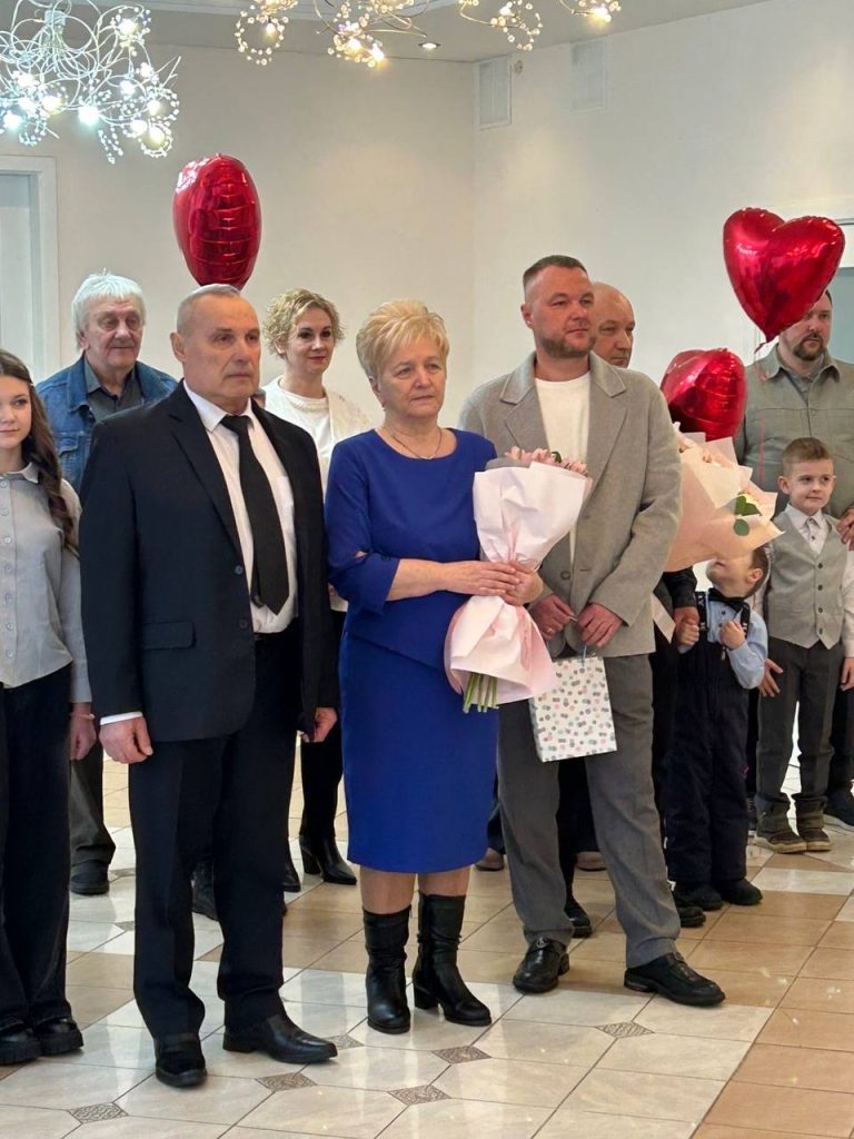 В Борисове семейная пара трогательно отметила 50 лет совместной жизни