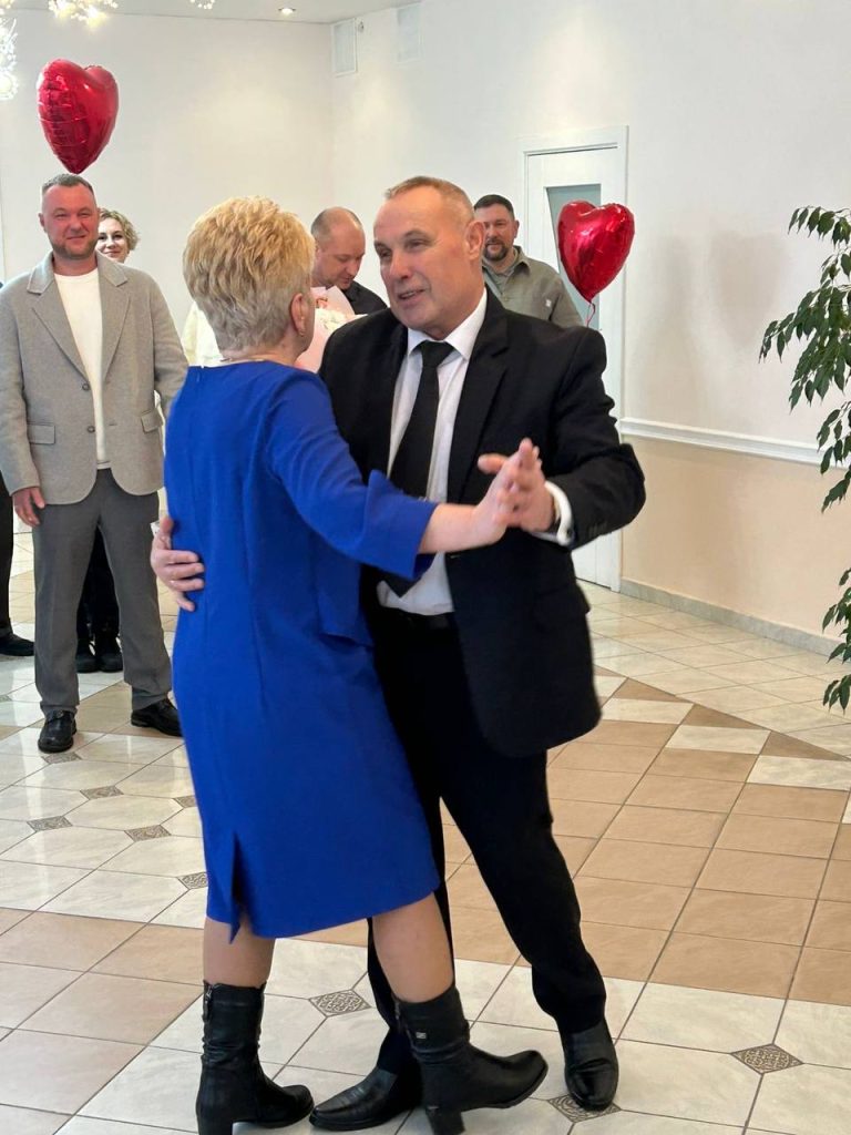 В Борисове семейная пара трогательно отметила 50 лет совместной жизни