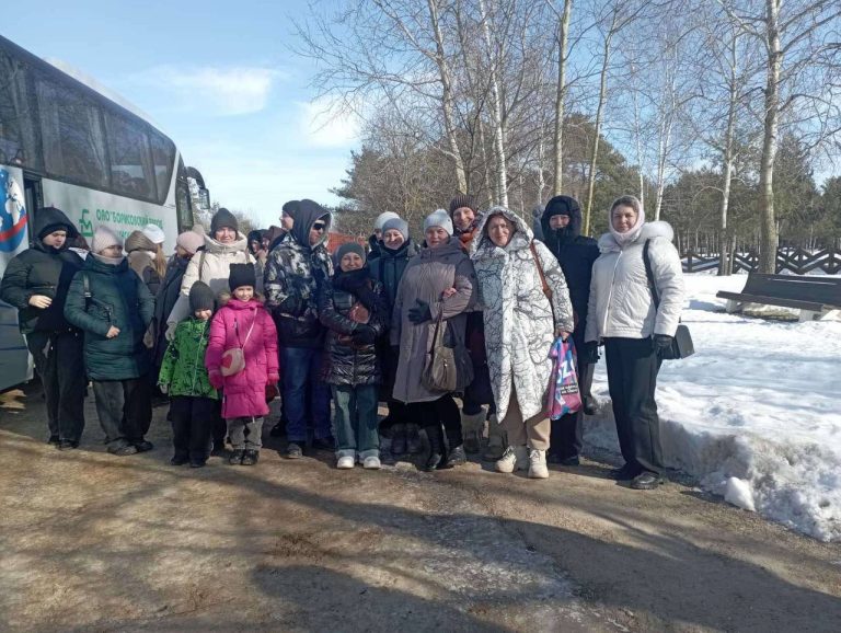 Члены профсоюза Борисовского завода медпрепаратов побывали на масленичном туре в зооландшафтном парке