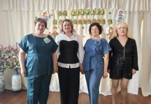 На сцене только женщины: как поздравили мужчин в филиале УП «Светоприбор» ОО «БелТИЗ»